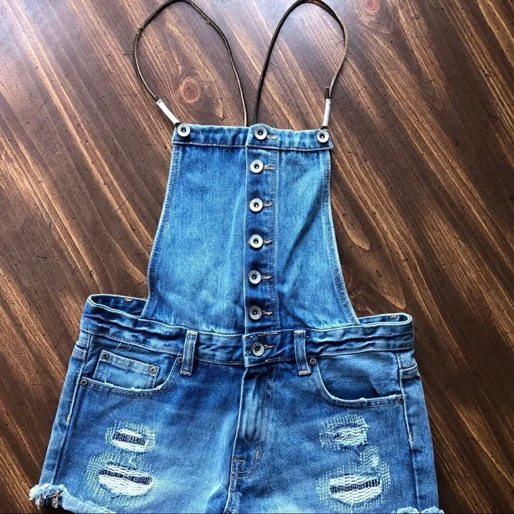 Forever 21 Distressed Size 24 Jean Short Bibs!